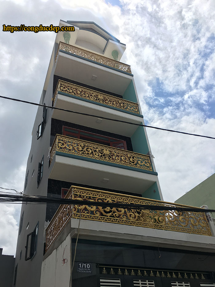 Ban công nhôm đúc phượng hoàng cổ điển